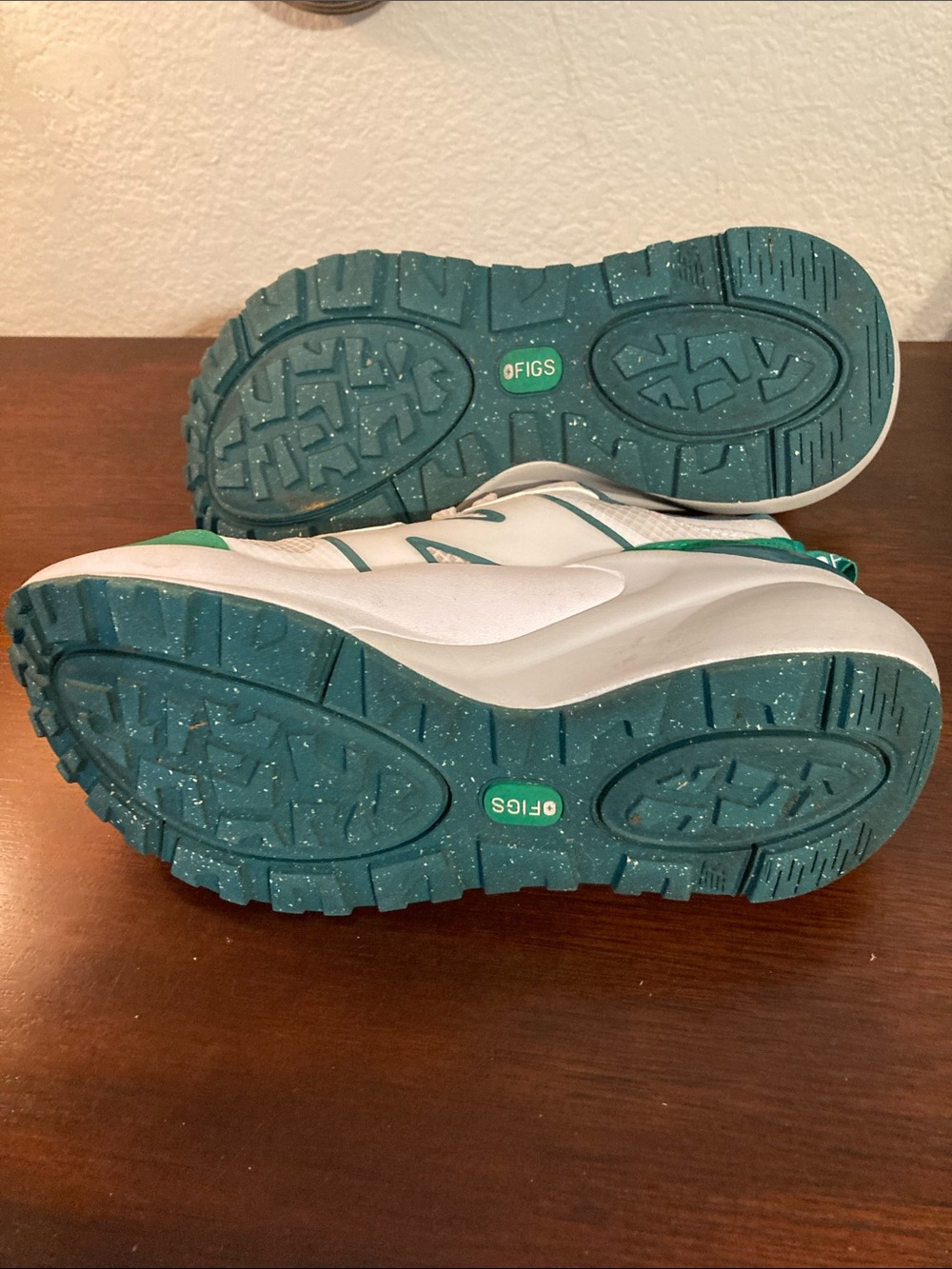 Women’s New Balance Figs Athletic Shoes. US size 7.5 EU 38.5. - Picture 4 of 7